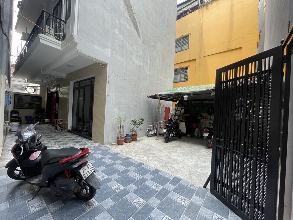 BÁN ĐẤT NGAY SÁT PHỐ NGÔ GIA TỰ - MẶT TIỀN 4.5M - SH QUAY VÒNG- NHỈNH 5T